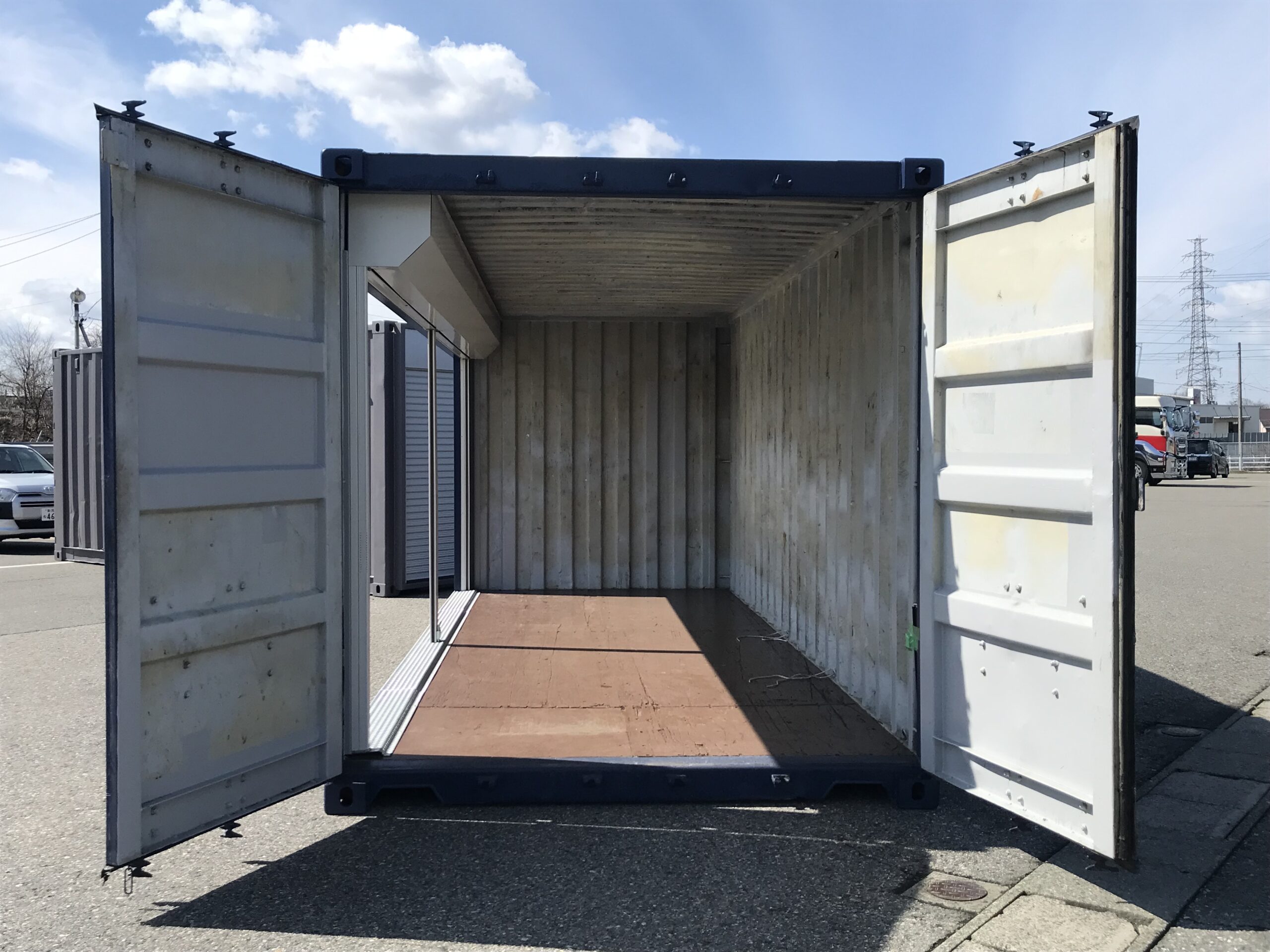 中古20ft　ドライスチールコンテナ　左パネルフルサイドシャッター付き【北陸】