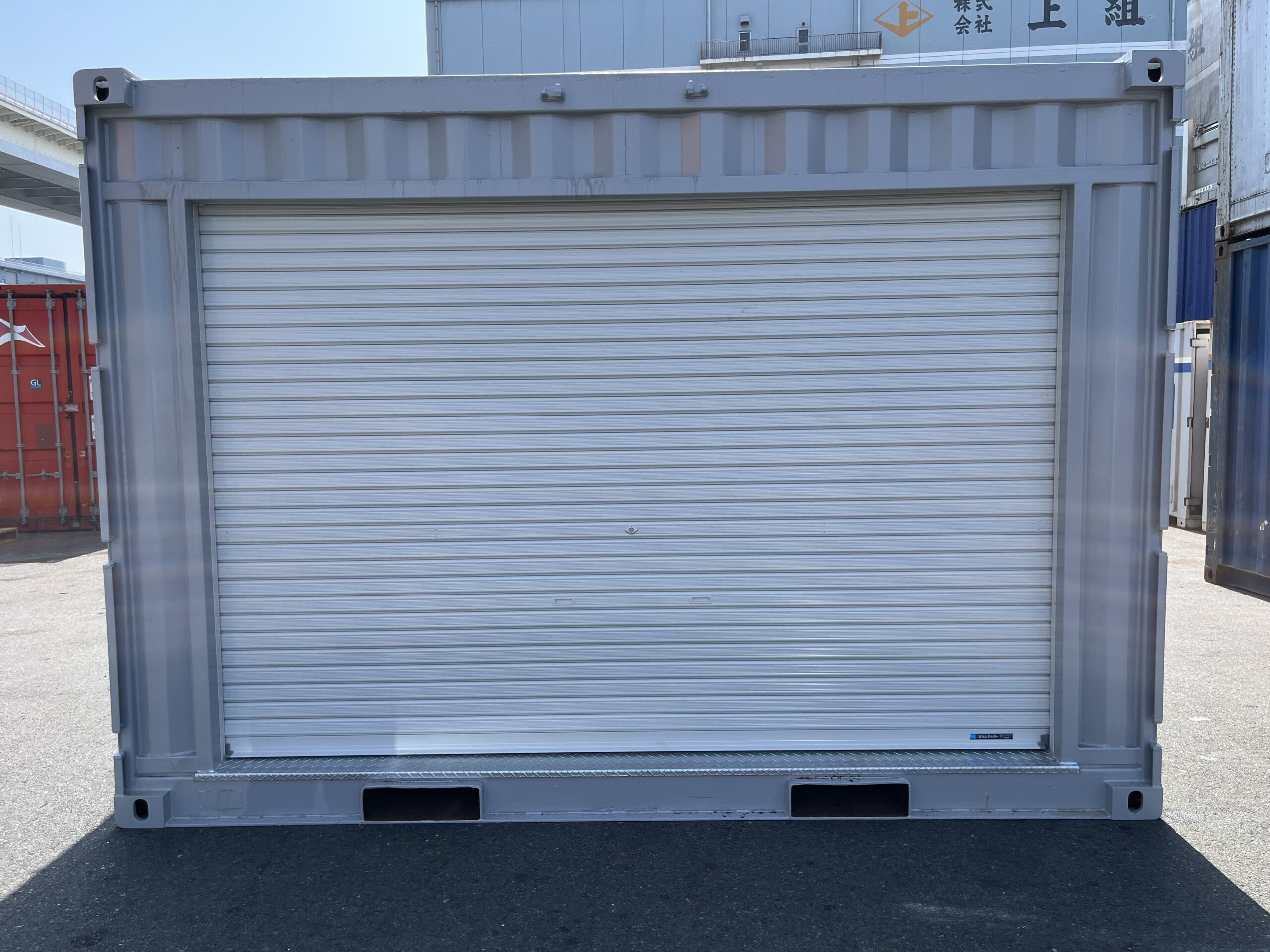 中古12ftドライスチールコンテナ　外装塗装済み・ドア面シャッター仕様