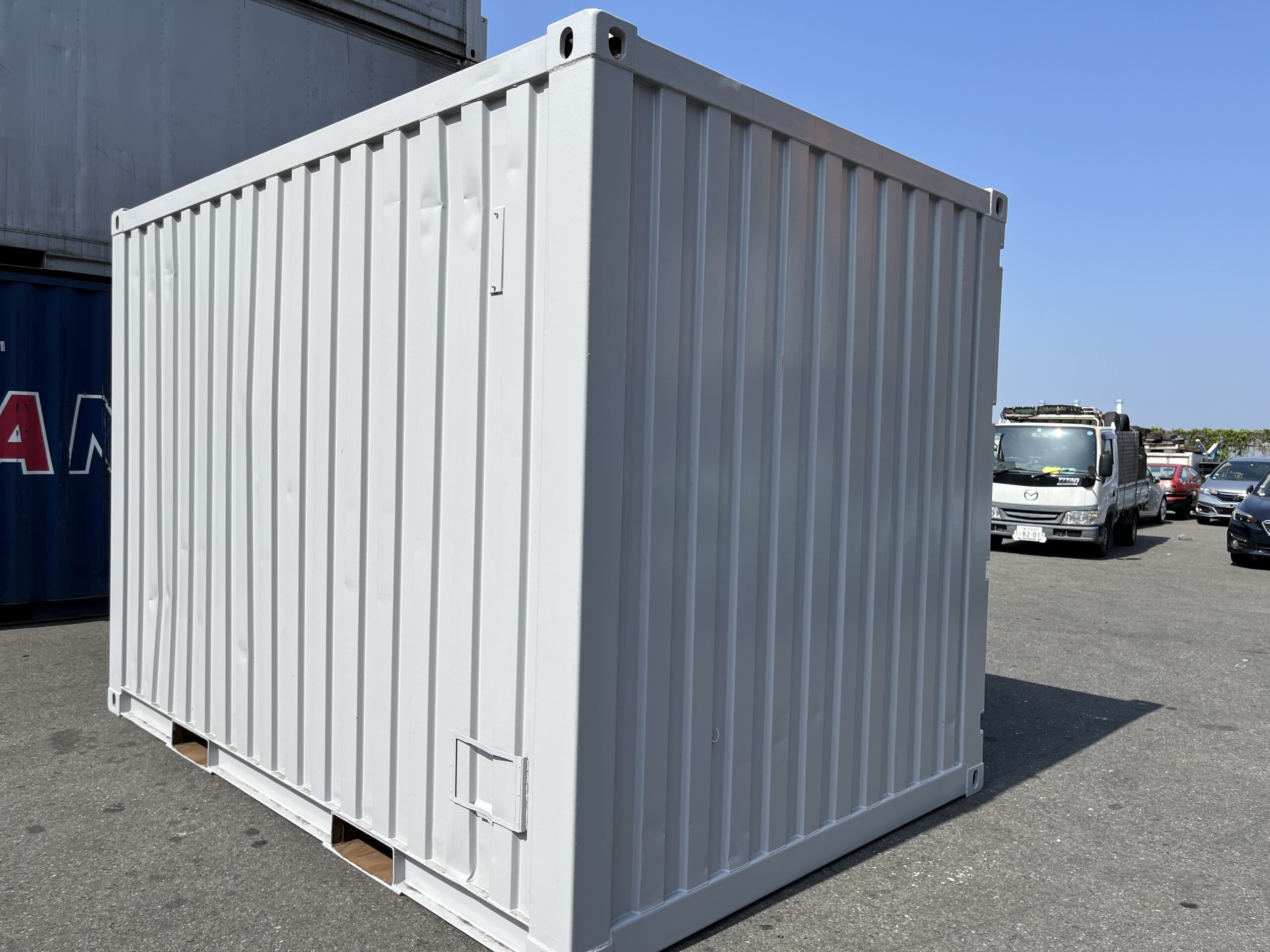 中古12ftドライスチールコンテナ　外装塗装済み・ドア面シャッター仕様