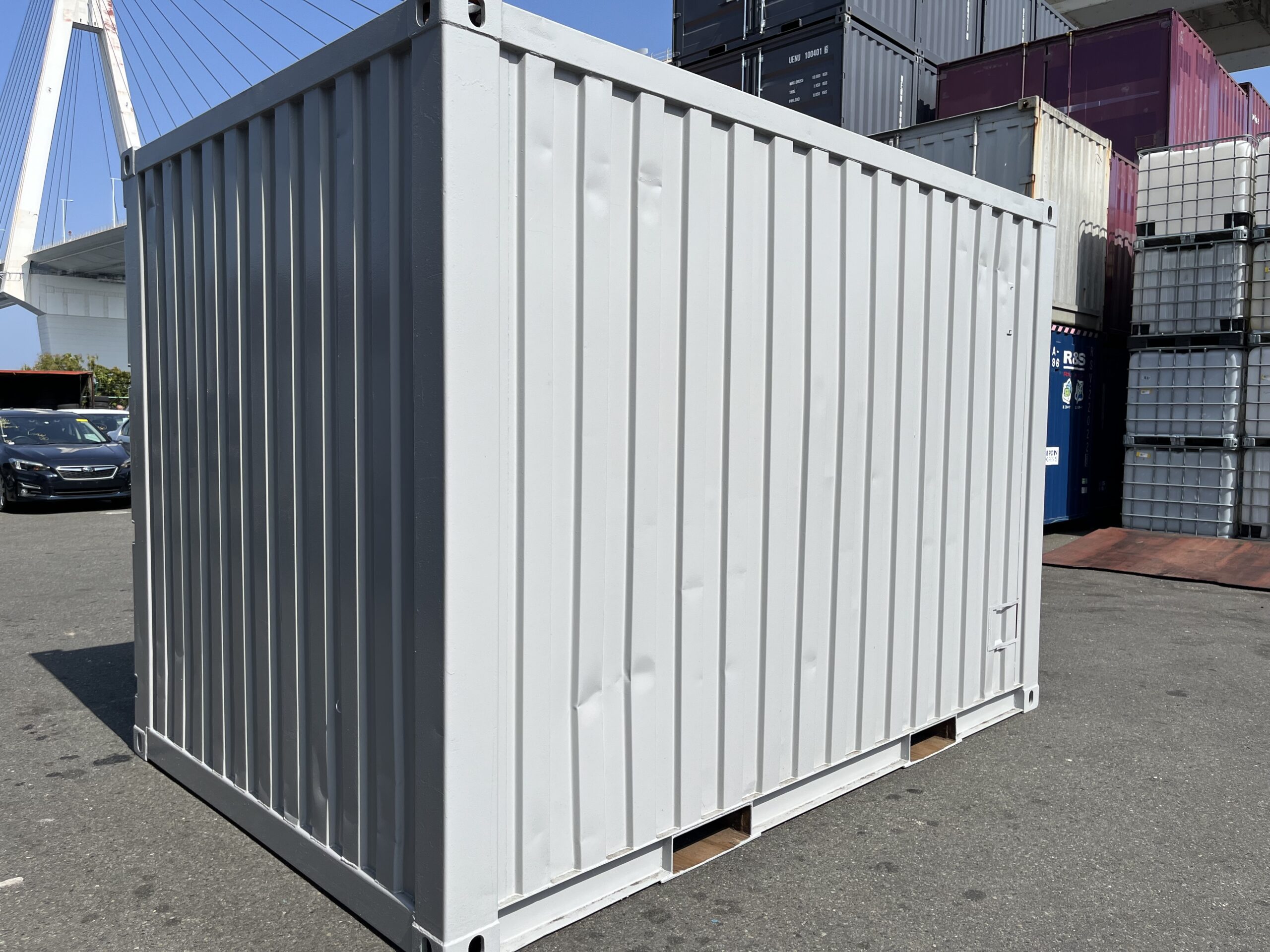 中古12ftドライスチールコンテナ　外装塗装済み・ドア面シャッター仕様