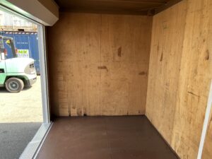 中古12ftドライスチールコンテナ　外装塗装済み・ドア面シャッター仕様