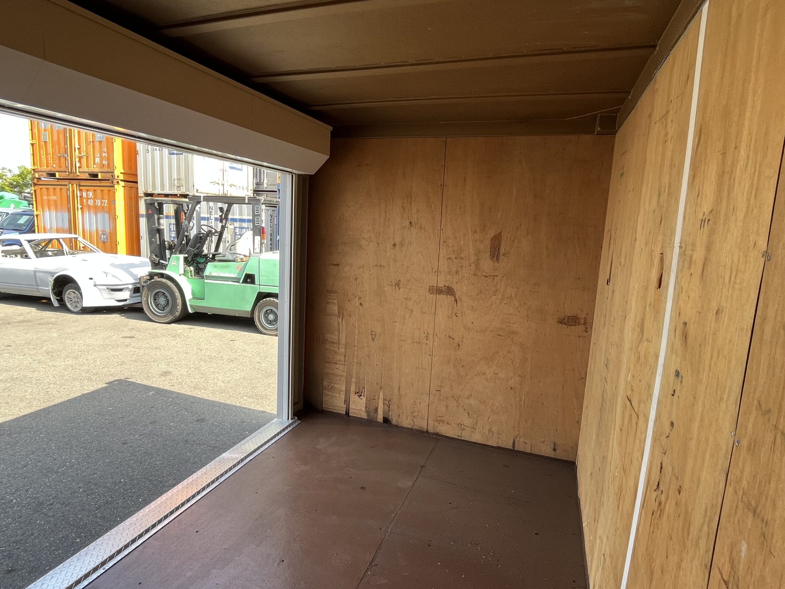 中古12ftドライスチールコンテナ　外装塗装済み・ドア面シャッター仕様