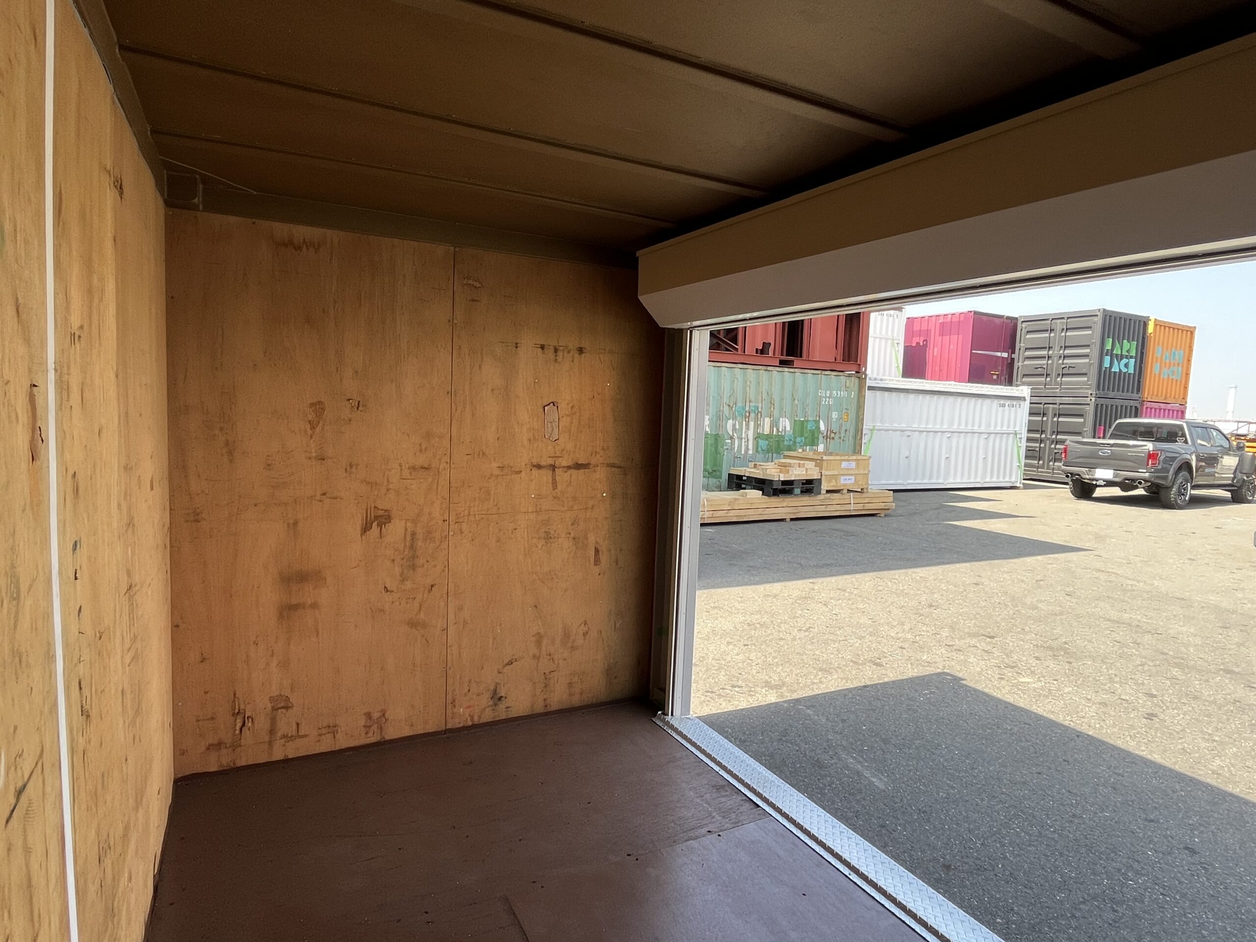 中古12ftドライスチールコンテナ　外装塗装済み・ドア面シャッター仕様