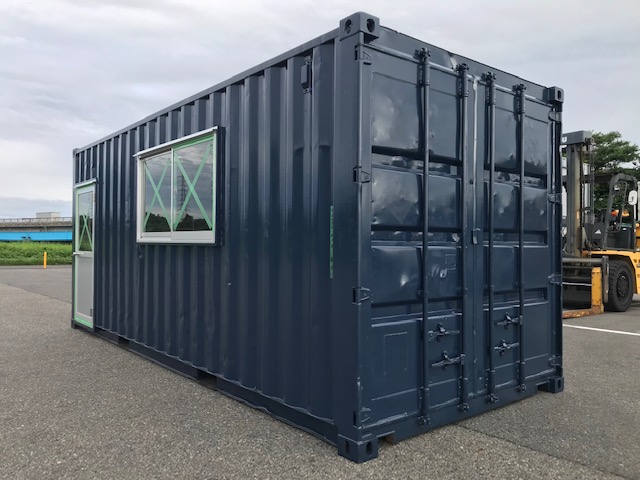 中古20ft　ドライスチールコンテナ　ハウス仕様（ドア・窓付き）【北陸】