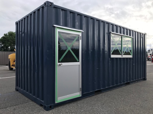 中古20ft　ドライスチールコンテナ　ハウス仕様（ドア・窓付き）【北陸】
