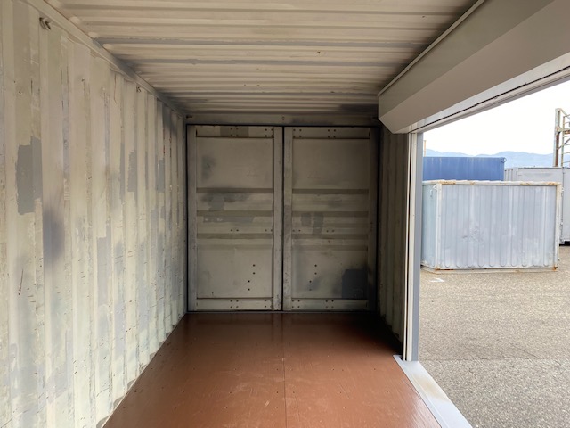 中古20ft ドライスチールコンテナ 左パネル3mシャッター付き　グレー②　TKCU0664311