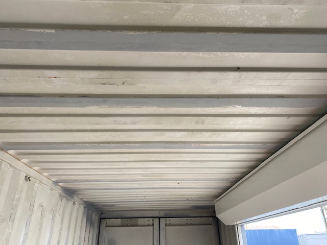 中古20ft ドライスチールコンテナ 左パネル3mシャッター付き　グレー②　TKCU0664311