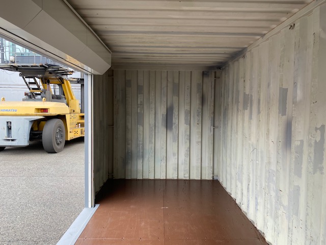 中古20ft ドライスチールコンテナ 左パネル3mシャッター付き　グレー②　TKCU0664311