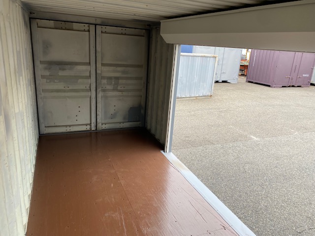 中古20ft ドライスチールコンテナ 左パネル3mシャッター付き　グレー②　TKCU0664311
