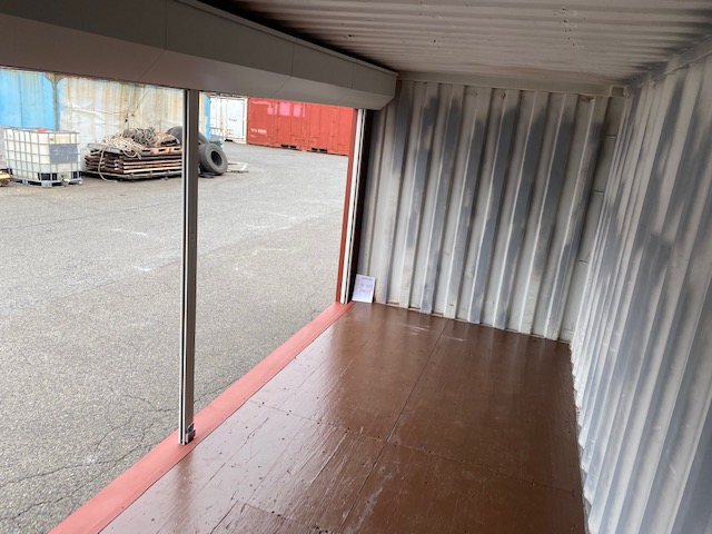 中古20ft ドライスチールコンテナ　左パネルフルシャッター付き　赤茶
