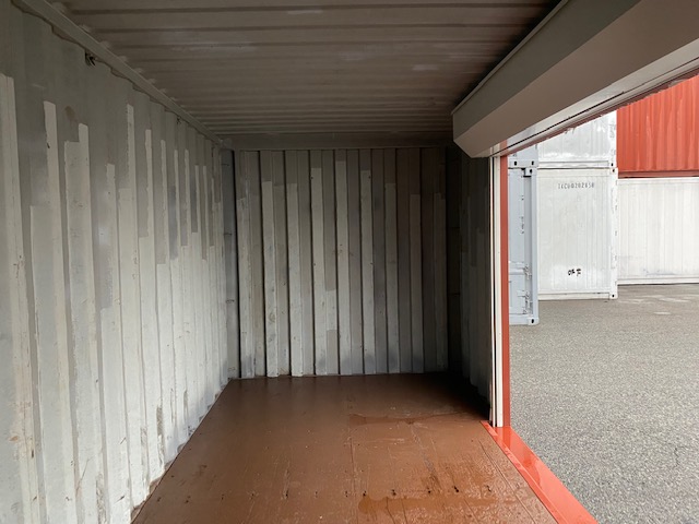 中古20ft ドライスチールコンテナ 右パネル3mシャッター付き　赤茶②　TKCU2602631