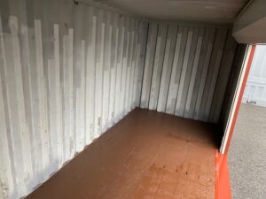 中古20ft ドライスチールコンテナ 右パネル3mシャッター付き　赤茶②　TKCU2602631