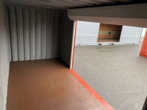 中古20ft ドライスチールコンテナ 右パネル3mシャッター付き　赤茶①　TKCU0426014