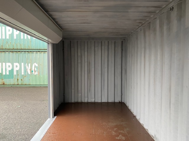 中古20ft ドライスチールコンテナ 左パネル3mシャッター付き　グレー①　TKCU0608637