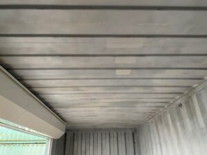 中古20ft ドライスチールコンテナ 左パネル3mシャッター付き　グレー①　TKCU0608637