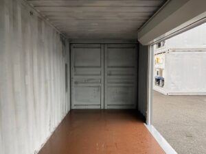 中古20ft ドライスチールコンテナ 左パネル3mシャッター付き　グレー①　TKCU0608637