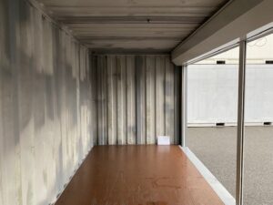 中古20ft ドライスチールコンテナ 右パネルフルシャッター付き　グレー