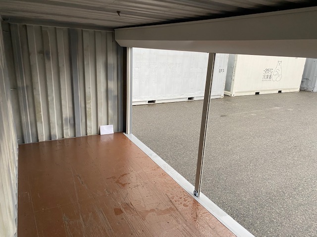 中古20ft ドライスチールコンテナ 右パネルフルシャッター付き　グレー
