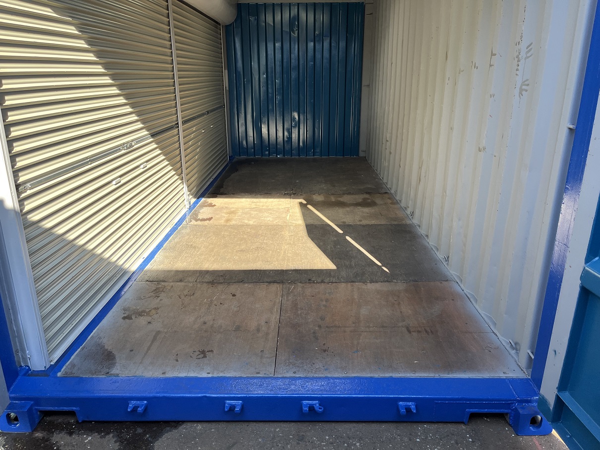 中古20ft ドライスチールコンテナ（左フルシャッター・照明付き）