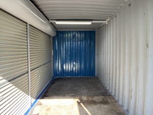 中古20ft ドライスチールコンテナ（左フルシャッター・照明付き）