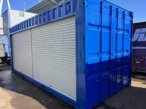 中古20ft ドライスチールコンテナ（左フルシャッター・照明付き）