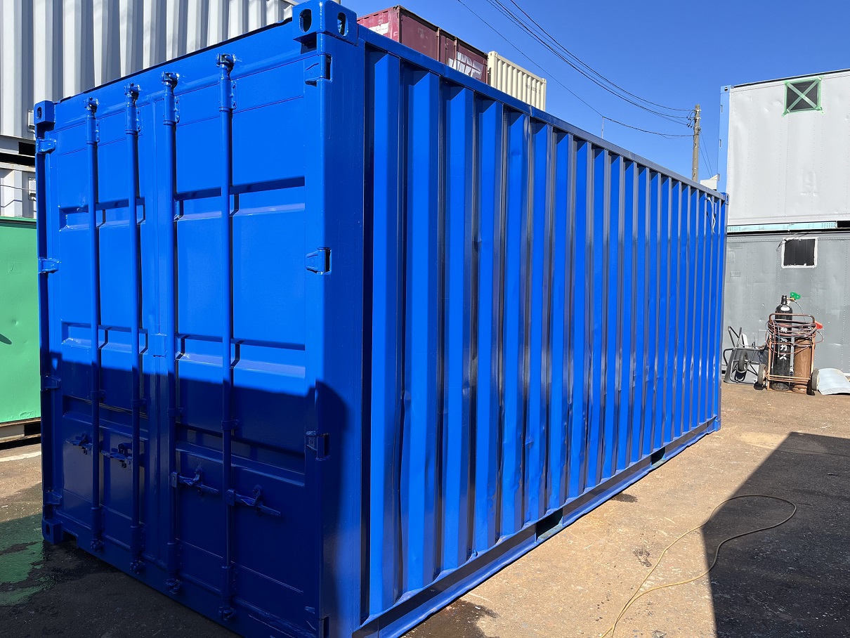 中古20ft ドライスチールコンテナ（左フルシャッター・照明付き）