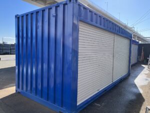 中古20ft ドライスチールコンテナ（左フルシャッター・照明付き）