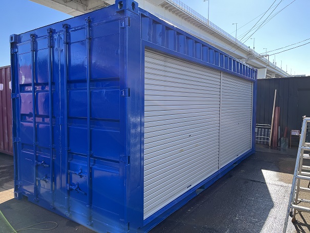 中古20ft ドライスチールコンテナ（右フルシャッター・照明付き）