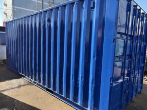 中古20ft ドライスチールコンテナ（右フルシャッター・照明付き）