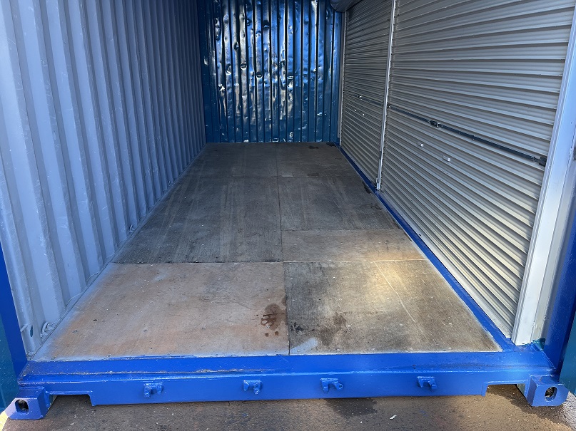 中古20ft ドライスチールコンテナ（右フルシャッター・照明付き）