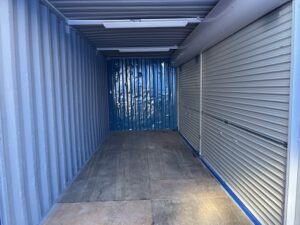 中古20ft ドライスチールコンテナ（右フルシャッター・照明付き）