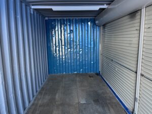 中古20ft ドライスチールコンテナ（右フルシャッター・照明付き）