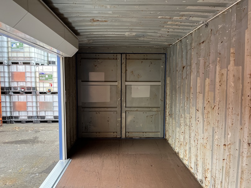 中古20ft ドライスチールコンテナ（3Ⅿシャッター仕様）