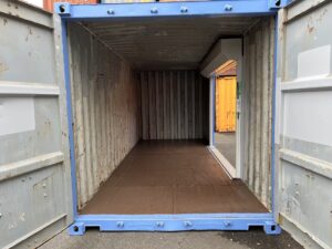 中古20ft ドライスチールコンテナ（3Ⅿシャッター仕様）