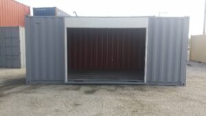中古20ft ドライスチールコンテナ　グレー錆止め塗装、3mシャッター付き