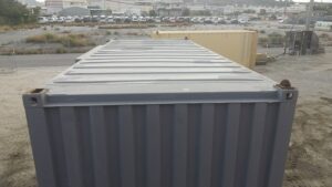 中古20ft ドライスチールコンテナ　グレー錆止め塗装済み、2mシャッター付き
