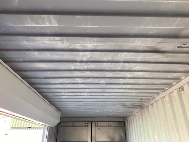 中古20ft ドライスチールコンテナ 右パネル3mシャッター付き　グレー①　TKCU2044429