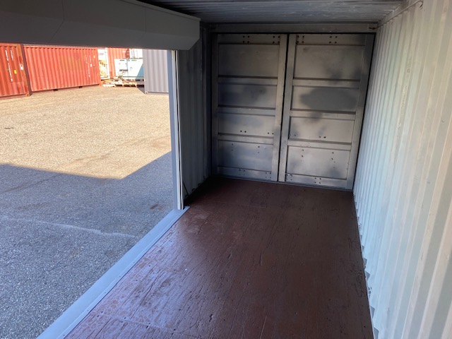 中古20ft ドライスチールコンテナ 右パネル3mシャッター付き　グレー①　TKCU2044429