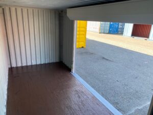 中古20ft ドライスチールコンテナ 右パネル3mシャッター付き　グレー①　TKCU2044429