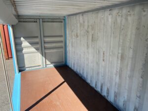 中古20ftドライスチールコンテナ 右パネルフルシャッター付き　水色　TKCU6770820