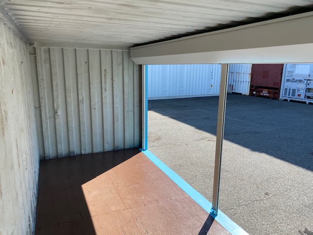 中古20ftドライスチールコンテナ 右パネルフルシャッター付き　水色　TKCU6770820
