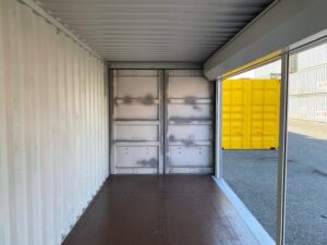 中古20ftドライスチールコンテナ 左パネルフルシャッター付き　グレー　TKCU2043090