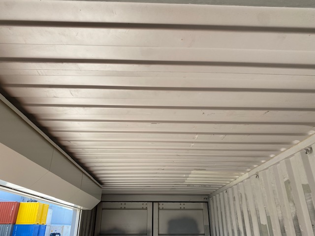 中古20ft ドライスチールコンテナ 右パネル3mシャッター付き　グレー②　TKCU2043211