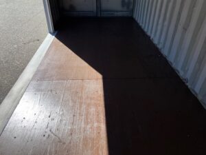 中古20ft ドライスチールコンテナ 右パネル3mシャッター付き　グレー②　TKCU2043211