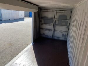 中古20ft ドライスチールコンテナ 右パネル3mシャッター付き　グレー②　TKCU2043211