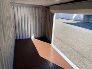 中古20ft ドライスチールコンテナ 右パネル3mシャッター付き　グレー②　TKCU2043211