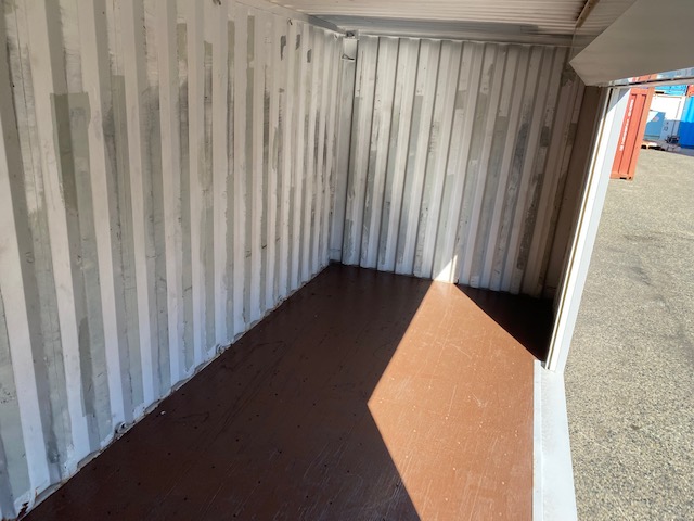 中古20ft ドライスチールコンテナ 右パネル3mシャッター付き　グレー②　TKCU2043211