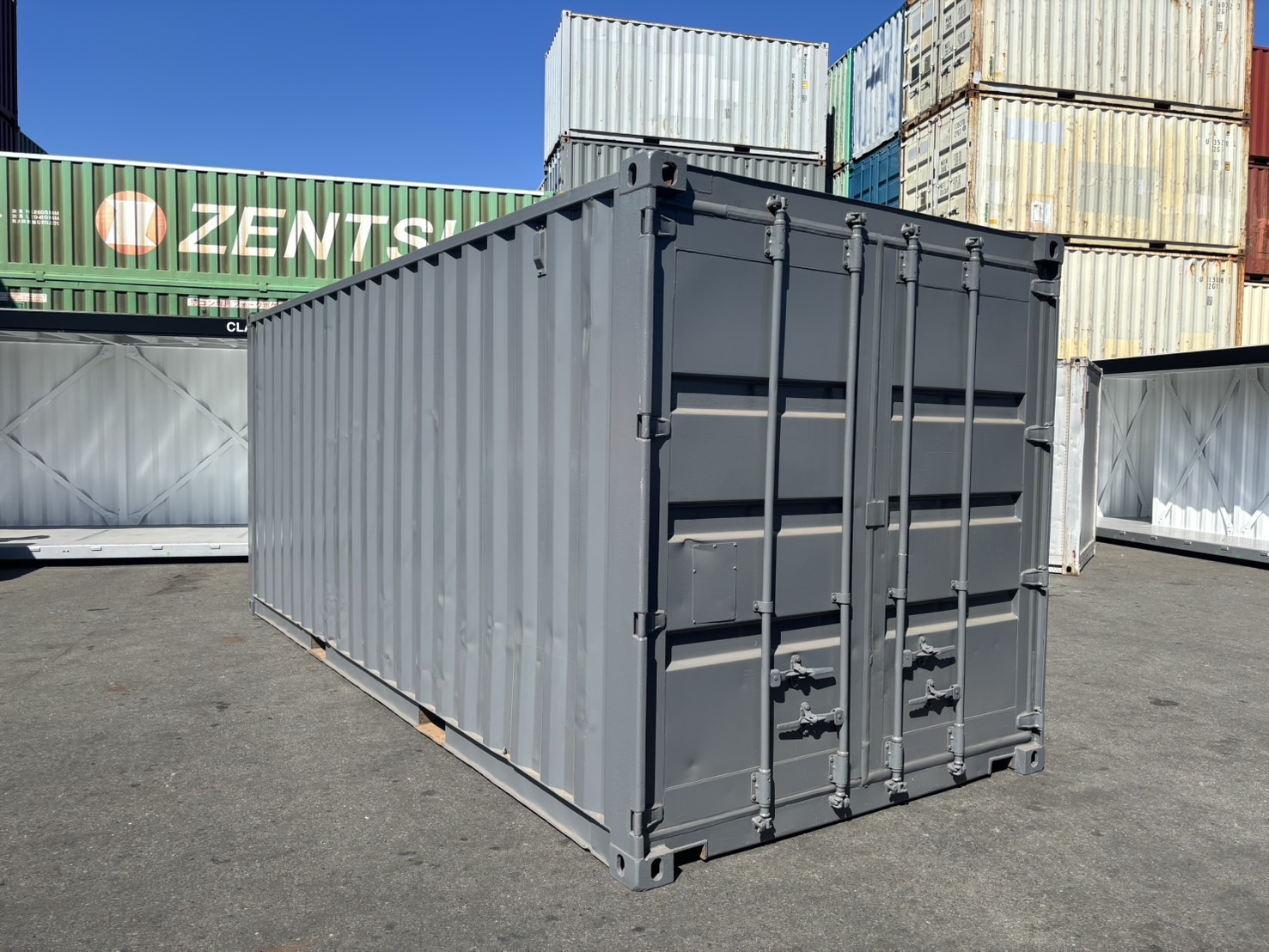 【横浜】中古20FTドライスチールコンテナ　右パネル3mシャッター仕様(U2262400)