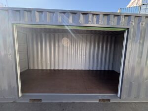 【横浜】中古20FTドライスチールコンテナ　右パネル3mシャッター仕様(U2262400)