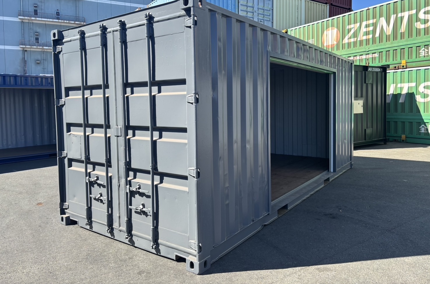 【横浜】中古20FTドライスチールコンテナ　右パネル3mシャッター仕様(U2262400)